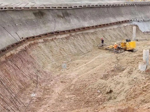 扎赉特基坑边坡加固